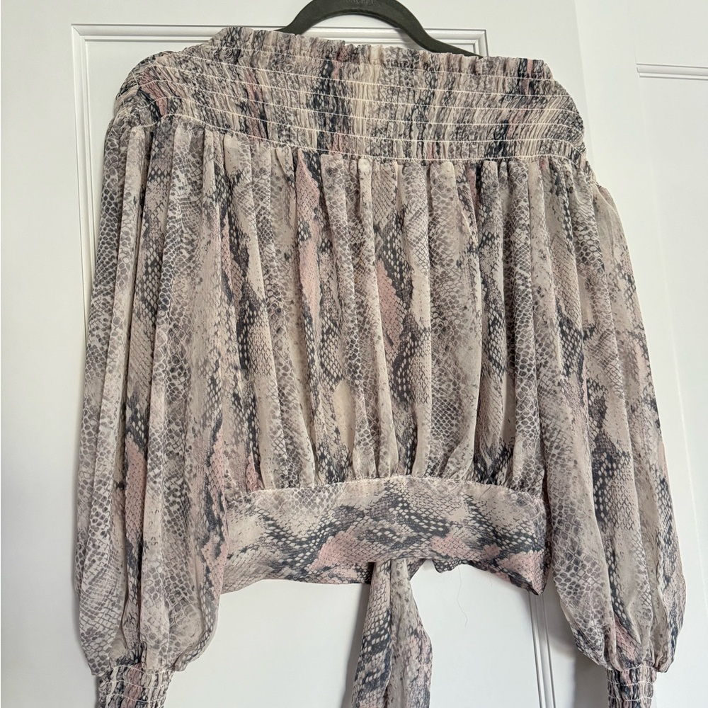 Vicki off the shoulder Tie sleeve blouse